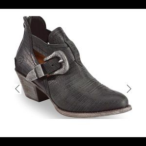Ariat Dulce bootie in black.